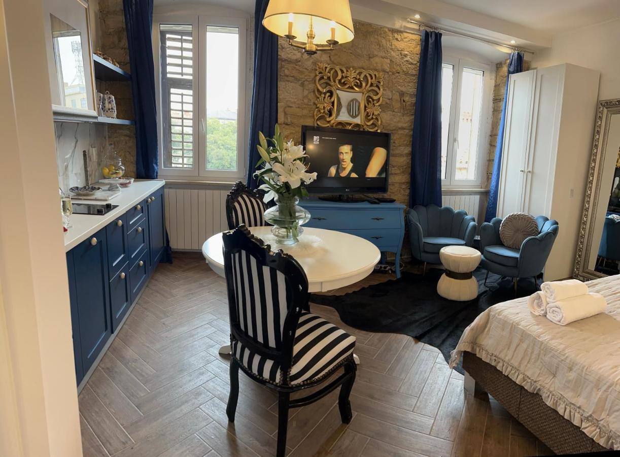 La Dolce Vita Luxury Apartments With Best Free Private Parking In City Center PUY 외부 사진