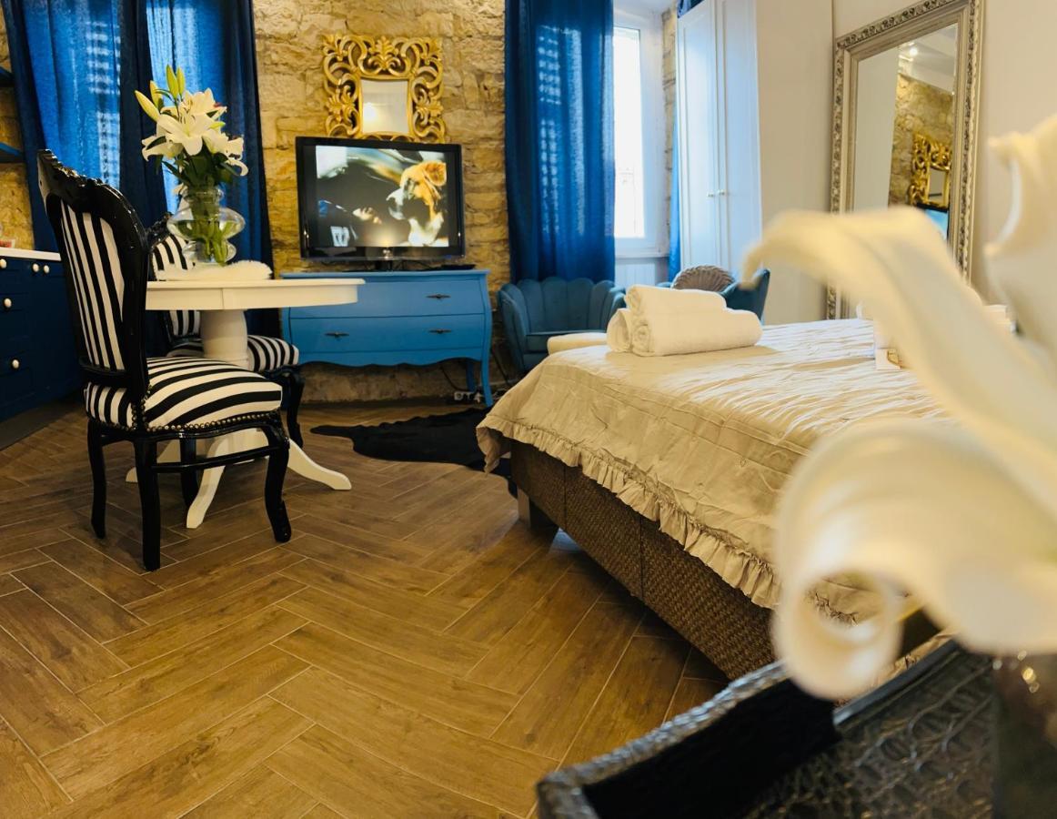 La Dolce Vita Luxury Apartments With Best Free Private Parking In City Center PUY 외부 사진