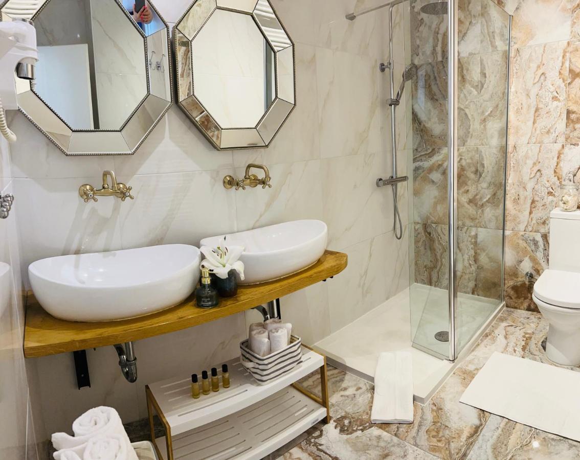 La Dolce Vita Luxury Apartments With Best Free Private Parking In City Center PUY 외부 사진