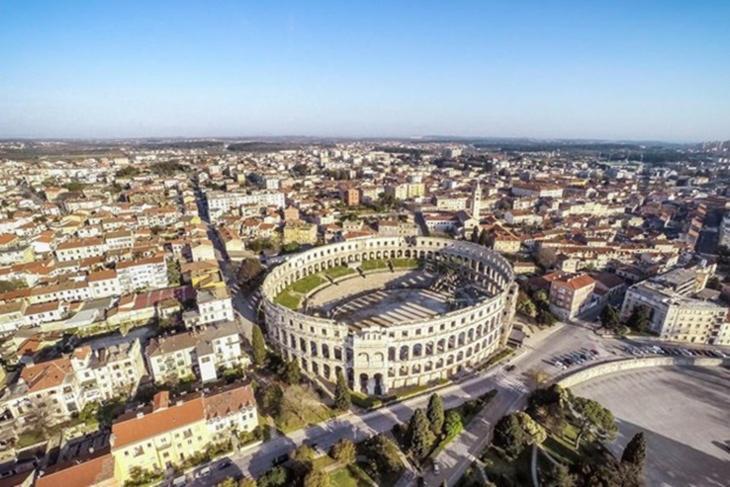 La Dolce Vita Luxury Apartments With Best Free Private Parking In City Center PUY 외부 사진