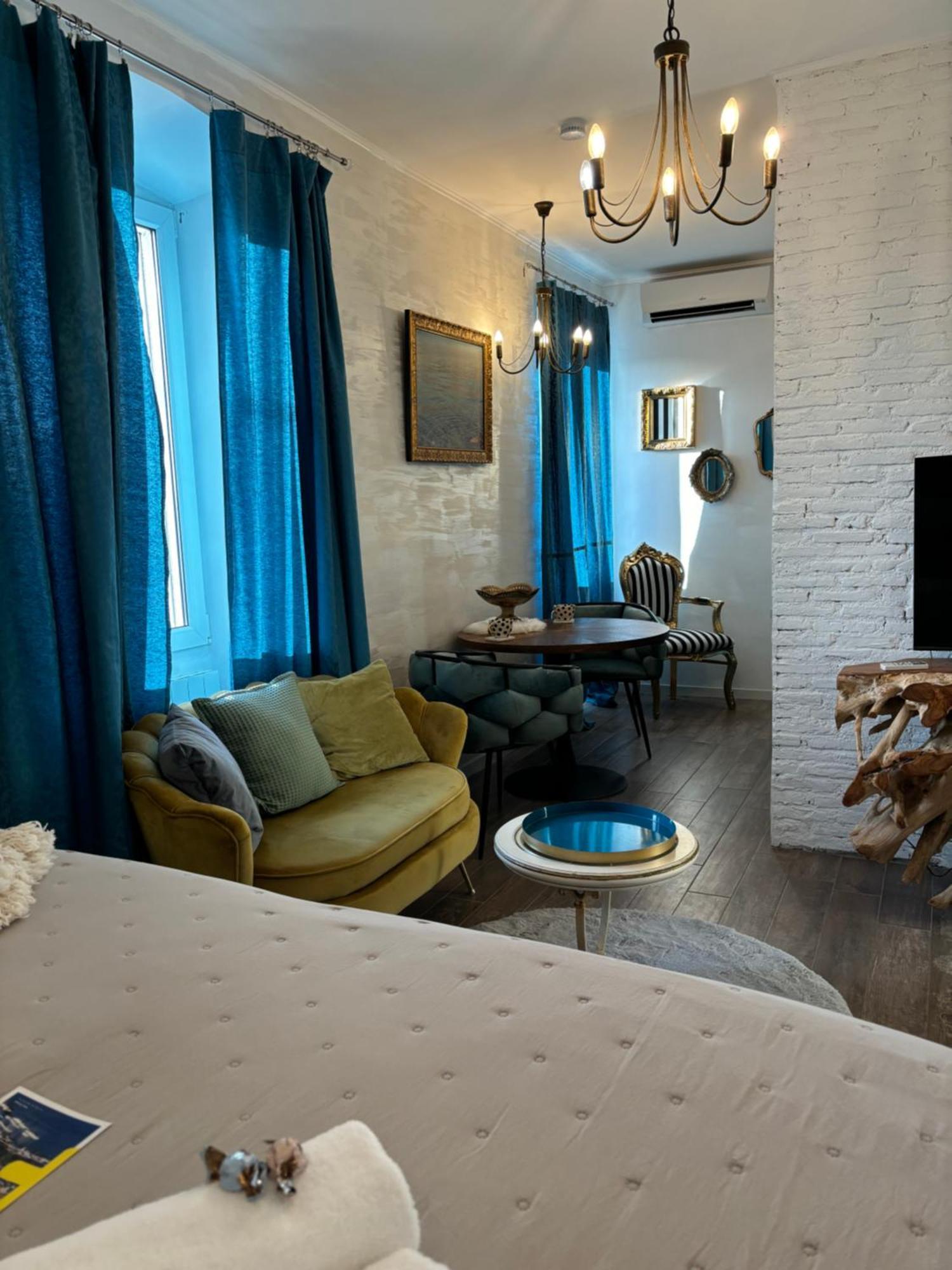 La Dolce Vita Luxury Apartments With Best Free Private Parking In City Center PUY 외부 사진