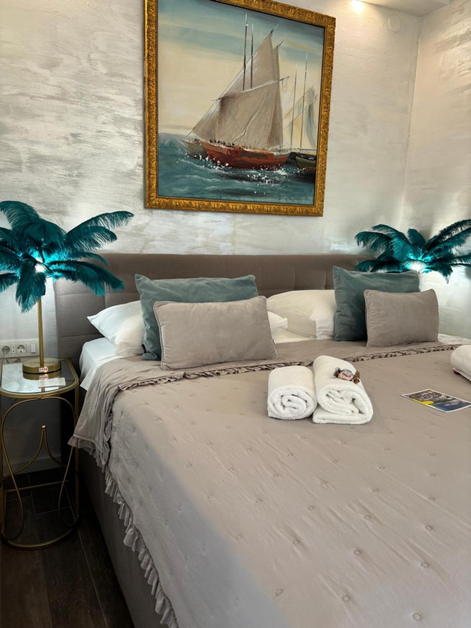 La Dolce Vita Luxury Apartments With Best Free Private Parking In City Center PUY 외부 사진